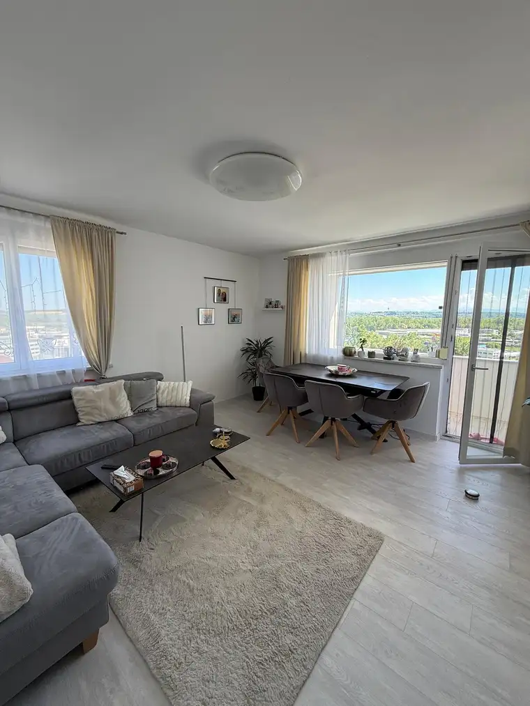 Traumhafte Aussicht über Linz: Moderne 2-Zimmer Wohnung mit Loggia im 11. Stock
