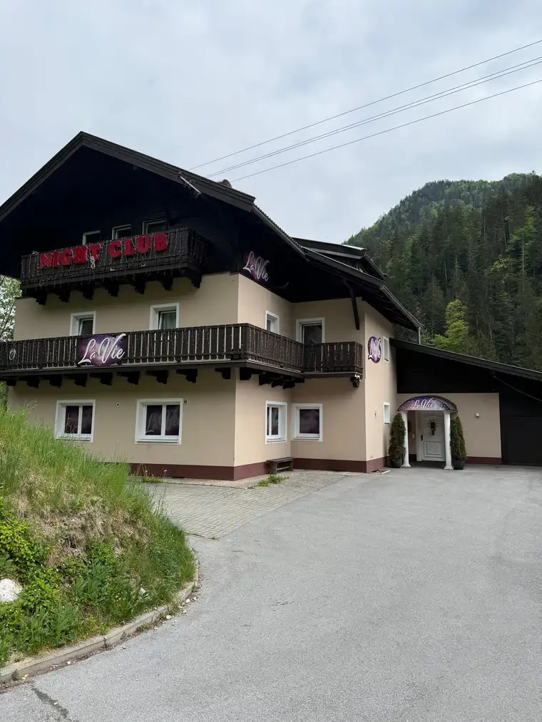 Nachtclub zu vermieten in einem sanierten hochwertigen Haus 