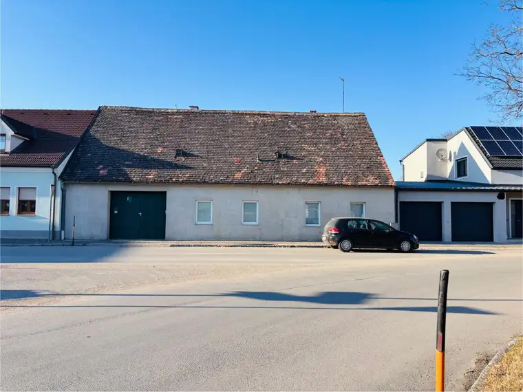 Renovierungsbedürftiges Haus