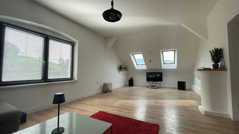 Charmante Dachgeschoßwohnung nähe Gloggnitz: 92m², 3 Zimmer, Garten, nur 95.000 €!Provisionsfrei!