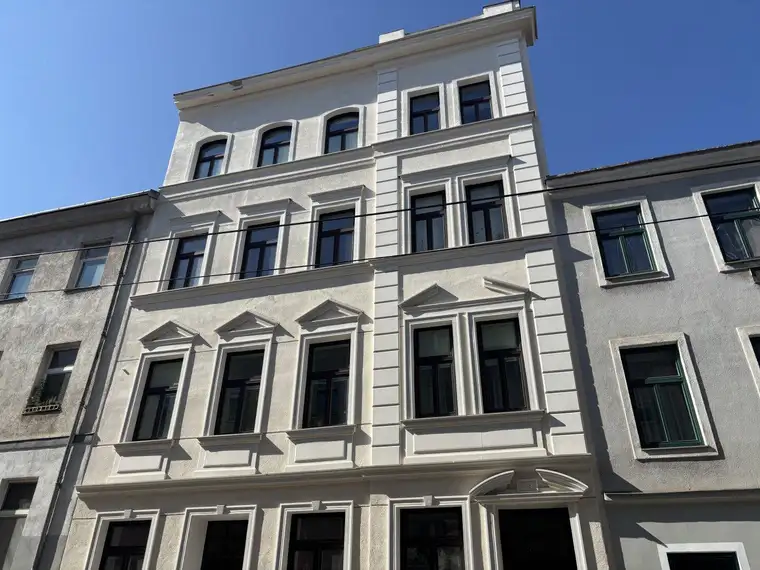 ROHDACHBODEN mit Kellerlager nahe Elterleinplatz in schönem Zinshaus, 1170!