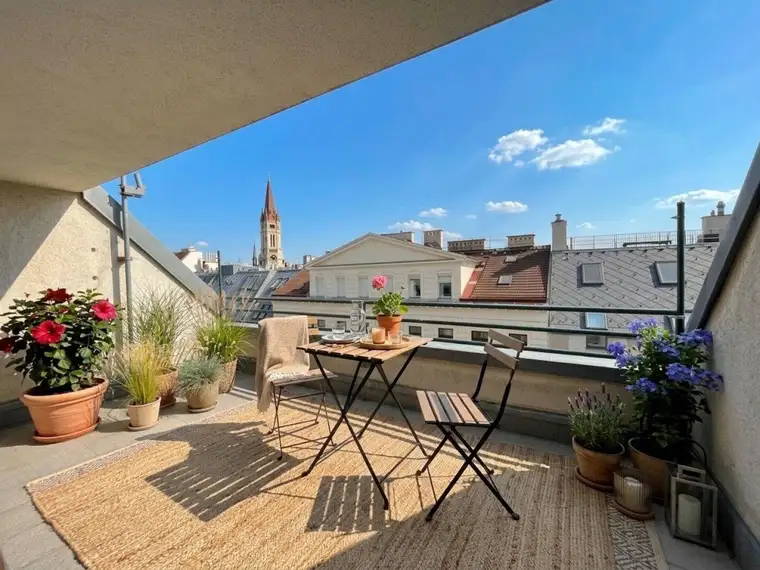 1030! Sanierte 4-Zimmer-DG-Maisonette &amp; Terrasse ab Oktober 26!