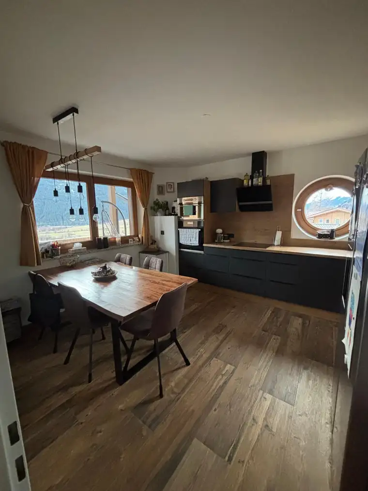 Neubauwohnung mit Balkon und Carport 4 Zimmer