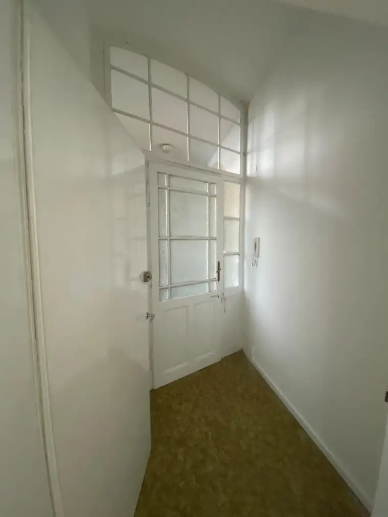 Innenstadt-Bad zur Sonne ! Neu sanierte 2 Zimmerwohnung, Ruhige Lage- Limonigasse
