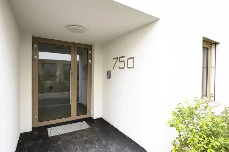 Großzügige 3-Zimmer-Wohnung mit Loggia und Eigengarten