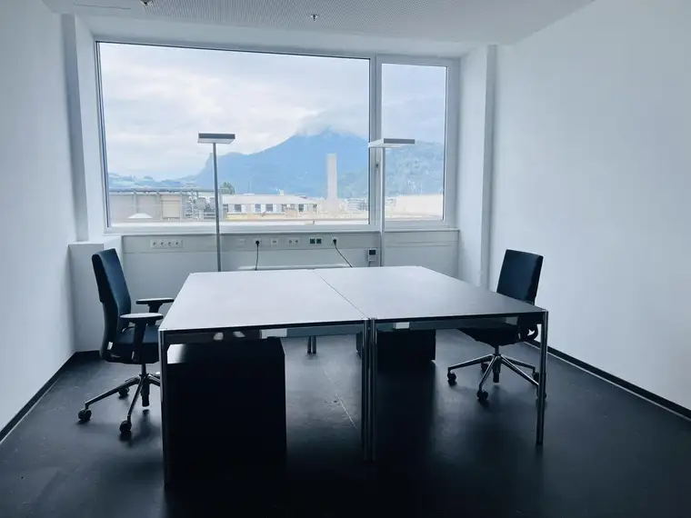 All-In - abgeschlossenes Büro mit 2 möblierten Arbeitsplätzen im STADTWERK Hochhaus