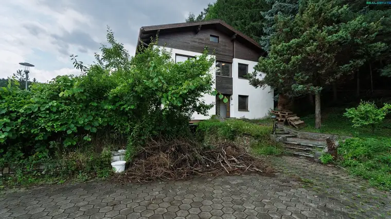 Großzügiges Wohn-Haus mit 2 getrennten Wohneinheiten