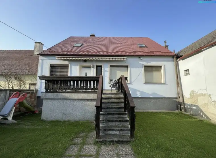 Großzügiges Familienhaus mit 6 Schlafzimmer &amp; 2 Wohnküchen