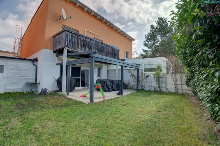 Moderne Doppelhaushälfte mit Wohnkeller, Garten &amp; Top-Ausstattung in 7201 Neudörfl