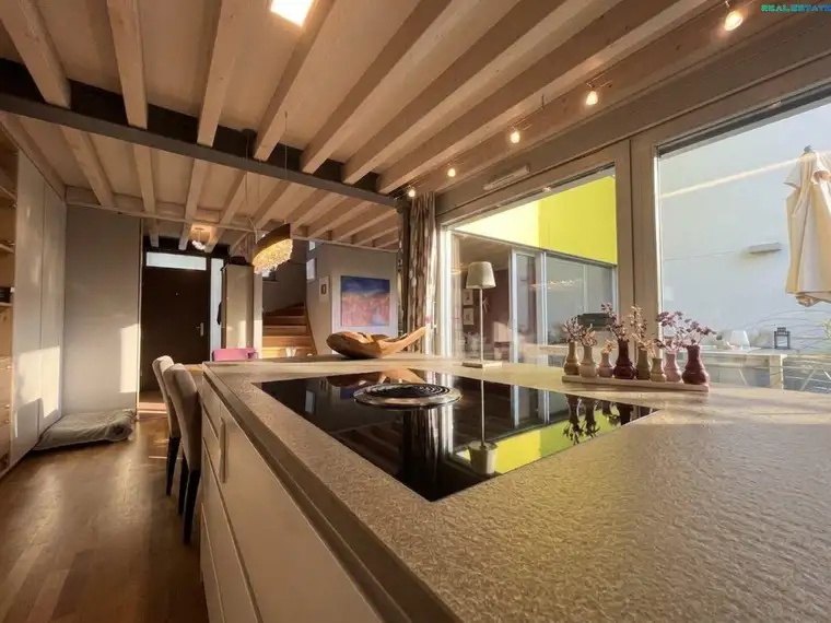 Neuwertige Maisonette mit Loggia &amp; Einbauküche in 1220 Wien, 110m², Aufzug!