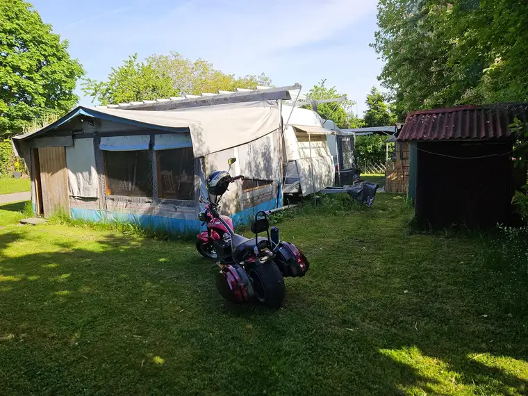 Fendt Wohnwagen auf Pachtgrundstück im Almtal Camp