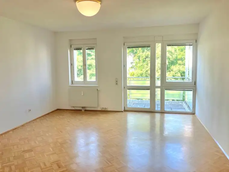 Garçonnière mit Balkon &amp; Tiefgaragenplatz an der Stadtgrenze - Blick ins Grüne (Privatverkauf)