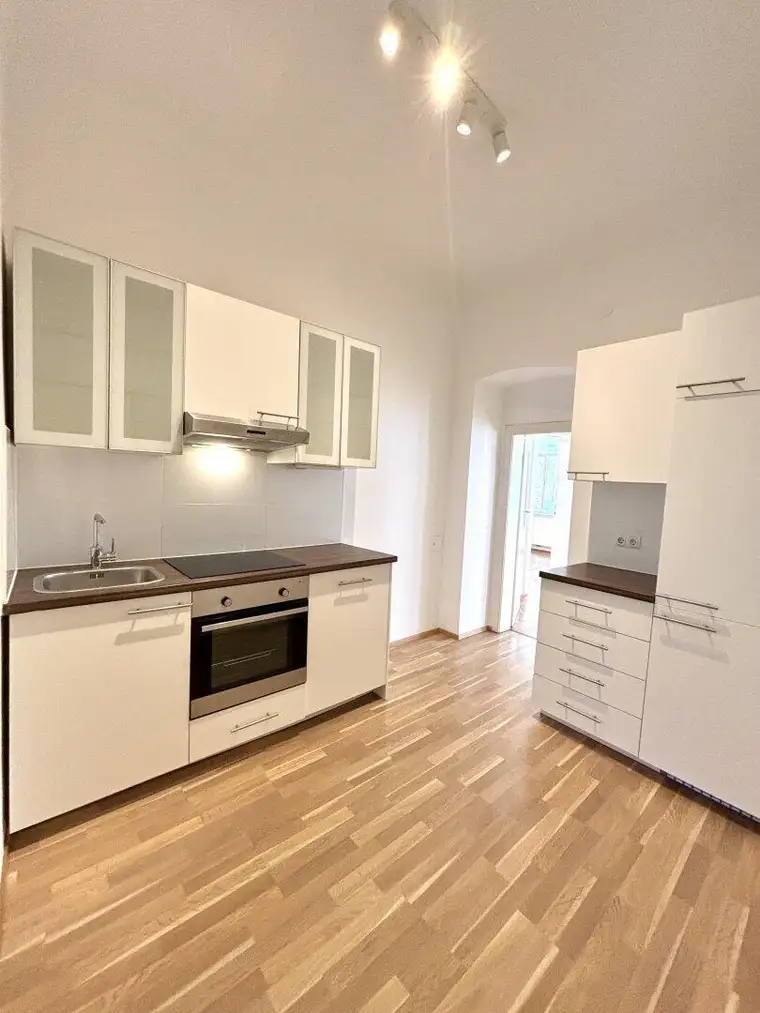 Schöne 3,5 Zimmer Altbauwohnung/Ordination im Nibelungenviertel nahe Schmelz, 1150!