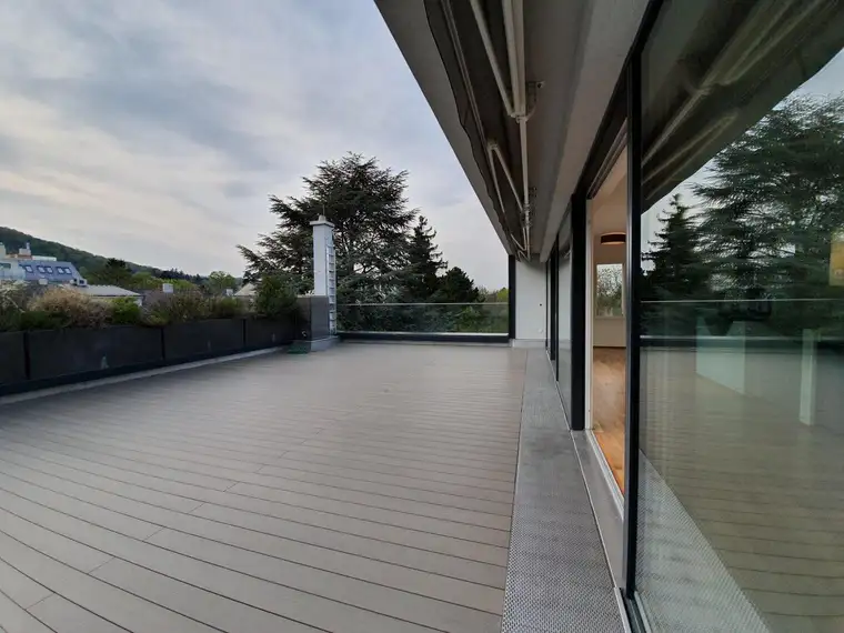 Designer-Doppelhaushälfte mit Dachterrasse &amp; Garten in Mödling