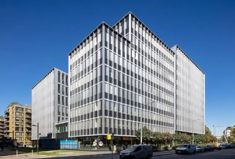 1030! VIE Bürogebäude: BÜRO mit riesiger 100 m² Terrasse zur Vermietung!