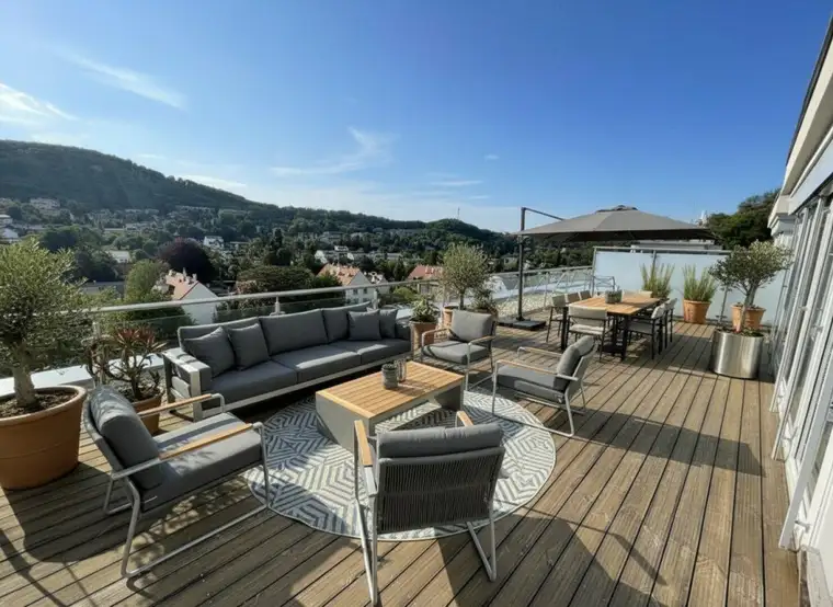 180 Grad Blick über die Hinterbrühl! 4-Zimmer DG Maisonette mit GROSSEN Sonnenterrassen und einem Garten!