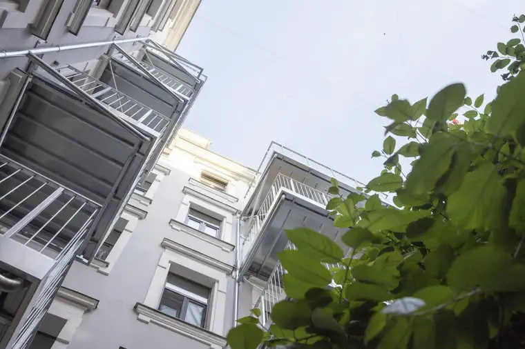 Hell. Großzügig. Charmant – Frisch sanierte 3-Zimmer-Wohnung mit Balkon