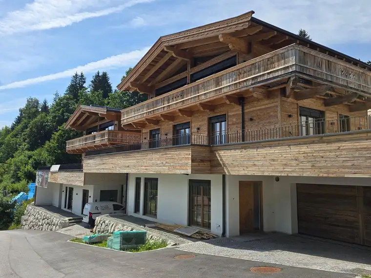Neubau: Tiroler Häuser mit Blick in die Bergwelt