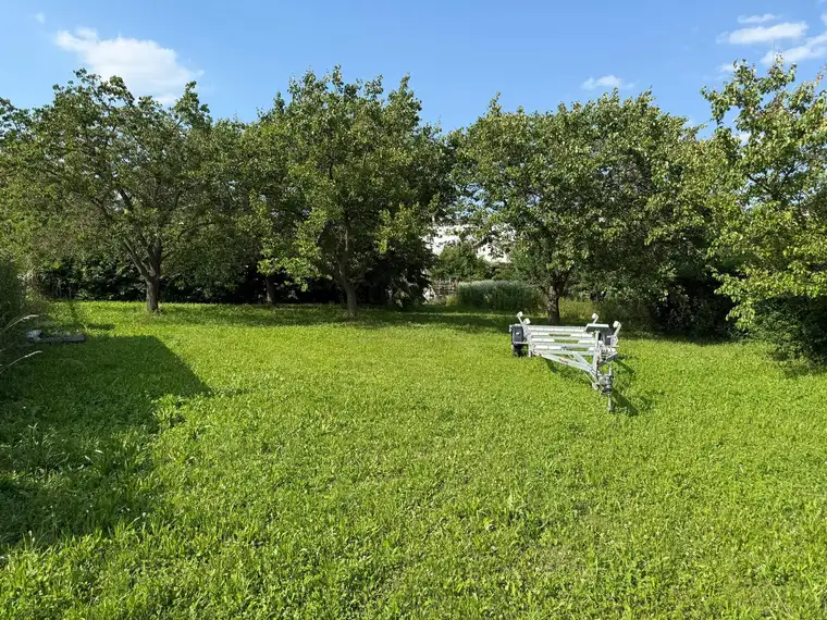 Baugrundstück in Ruhelage komplett eben ohne Bauzwang