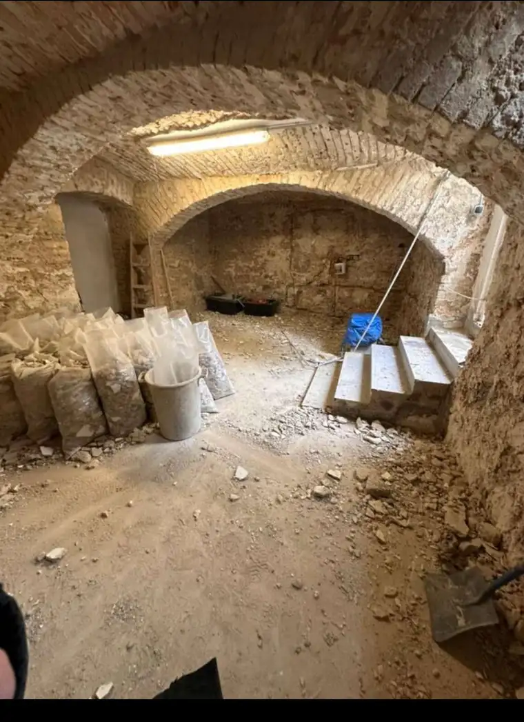 Souterrain-Büro mit ca. 22 m² im Eigentum - Ausbau nach eigenen Vorstellungen