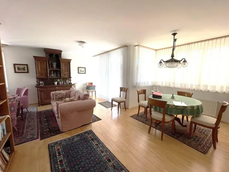 Schmuckstück mit Charme in Lainz, 1130 Wien - Balkon, Tiefgaragenstellplatz, perfekt angebunden!