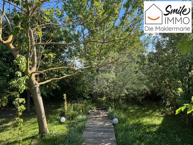 Ziegelmassives Famosa (NOVUS) Einfamilienhaus mit beheizter, ausgebauter Vollunterkellerung und traumhaftem Naturgarten (470m² Eigengrund)