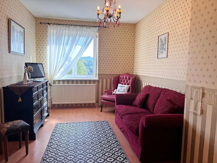 Niedrigenergiehaus: himmlische Fernsicht in 3 Zimmer DG-Wohnung (Lift) mit beheizter Loggia und Stellplatz