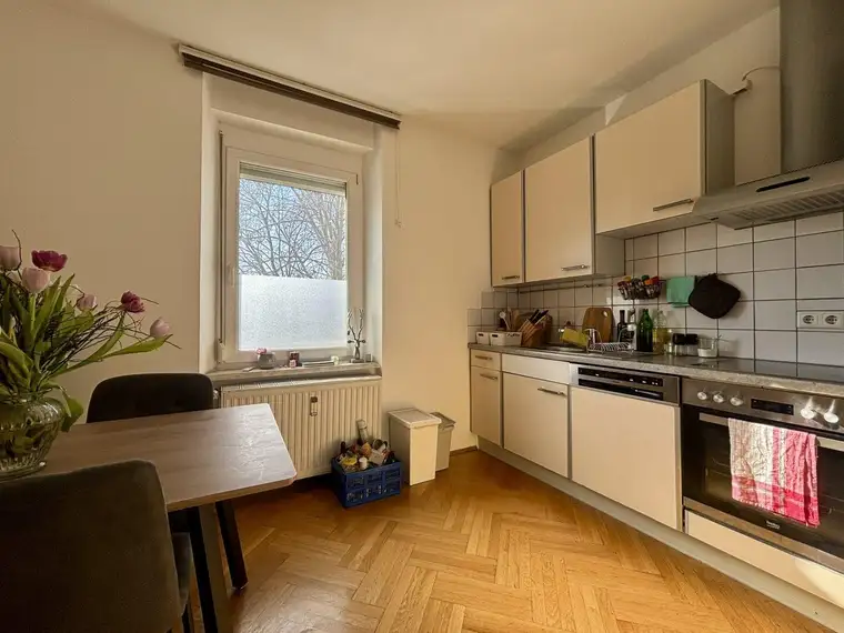 Charmante 2-Zimmer-Wohnung in guter Lage mit KFZ-Stellplaz