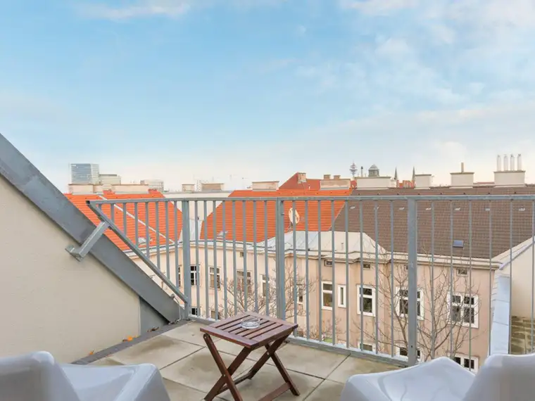 Stylische 2-Zimmer-Dachgeschosswohnung mit Terrasse &amp; Garage nahe Hauptbahnhof