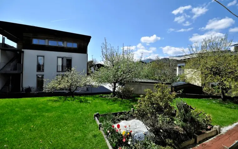 KUNDL – 3-Zimmer Altbau-Eigentumswohnung: Südwestausrichtung, Hochparterre, 2 Balkone