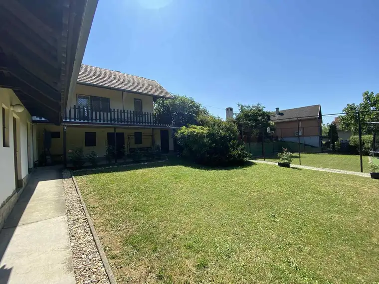 Haus mit Pool und Garten auf 2000m² Grundstück in Ungarn