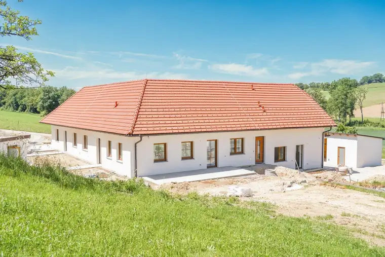 Hochwertige Neubauwohnung mit Balkon und Carpot, wohnen in absoluter Ruhe- und Grünlage