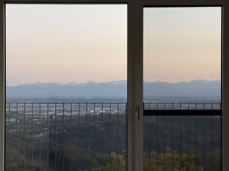 Exklusiver Erstbezug mit XXL Balkon, zwei Stellplätzen und herrlichem Fernblick