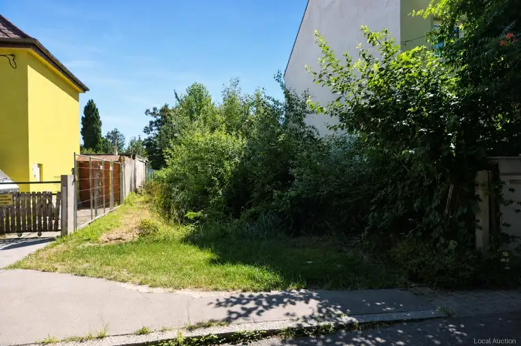 Bebaubare Liegenschaft mit Baugrube und Baurecht