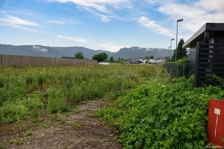 Baugrundstück mit Projektplanung