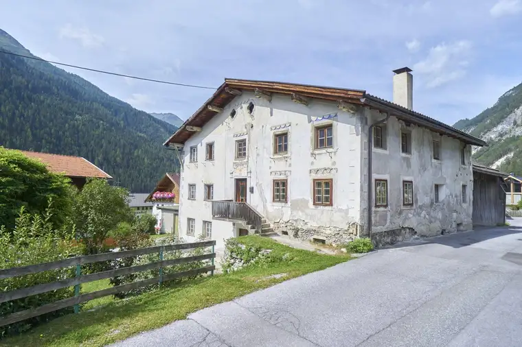 Rarität: Historischer Einhof in Schnann – Denkmalgeschütztes Ensemble aus dem 18. Jahrhundert