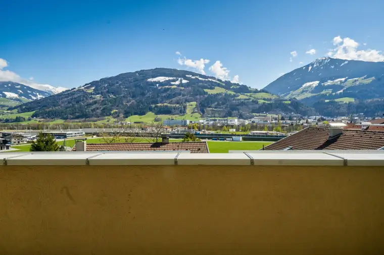 Wohnen mit Panorama: Ausblick ins Inntal, niedrige Betriebskosten und Kamin