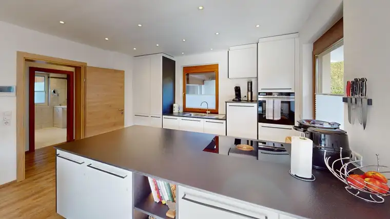 Gut erhaltene Doppelhaushälfte mit großem Garten