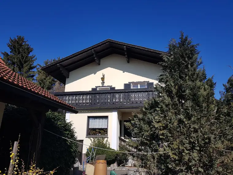 Geräumiges 6-Zimmer Haus mit 150 m² Wohnfläche und 1200 m² Grundstück 