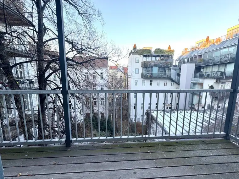 Großzügige City Residence mit zentrumsnahem Altbaucharme, Freifläche &amp; Grünblick