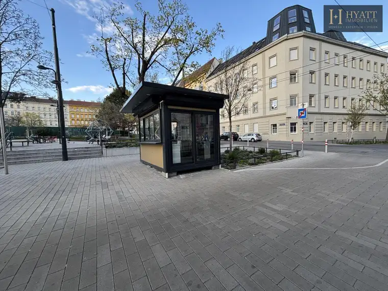 Imbissstand in Toplage beim Reinlpark – betriebsbereit mit kompletter Ausstattung