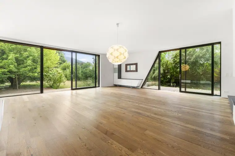 Leben am Ossiacher See nur ca. 200 Meter vom Strand entfernt – modernes lichtdurchflutetes Einfamilienhaus in traumhafter Seelage