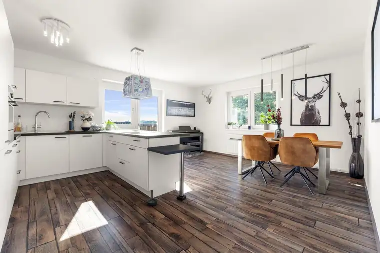 Moderne 4-Zimmer-Wohnung mit XL Balkon