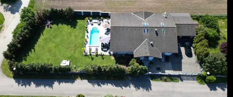 Exklusiver Traum Bungalow mit 204 m² Wohnfläche und beheizbaren Pool!