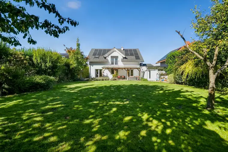 Platz für die ganze Familie: 5 Zimmer, Kaminofen und 720 m² Garten in Gattendorf