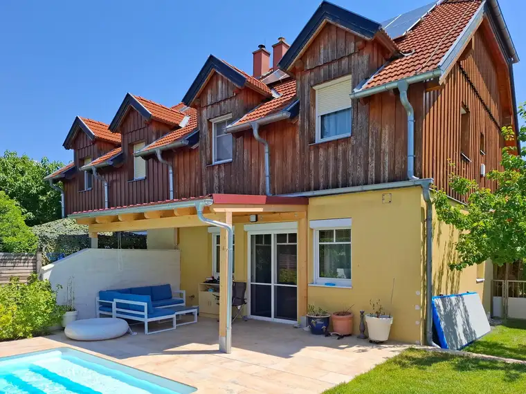 Doppelhaushälfte mit Pool, Garten &amp; PV-Anlage - PRIVATVERKAUF