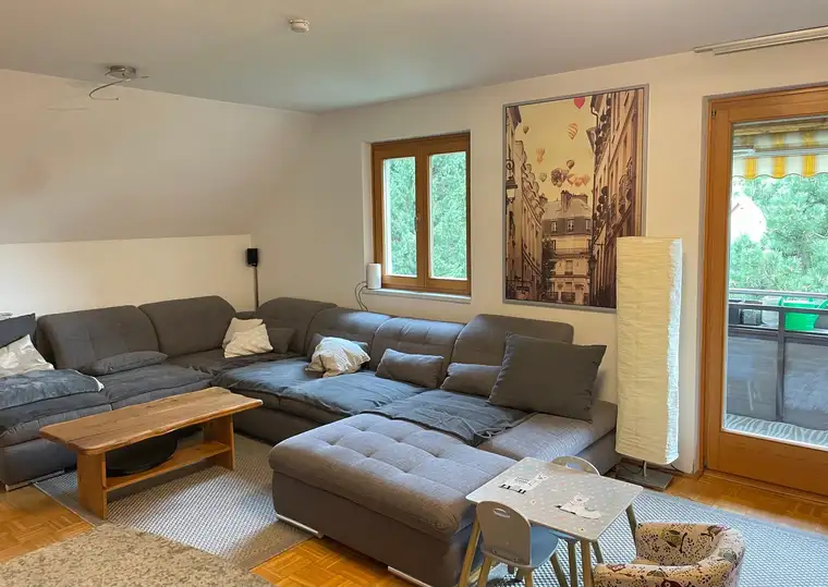 Schöne 3-Zimmer-Wohnung mit Balkon von Privat