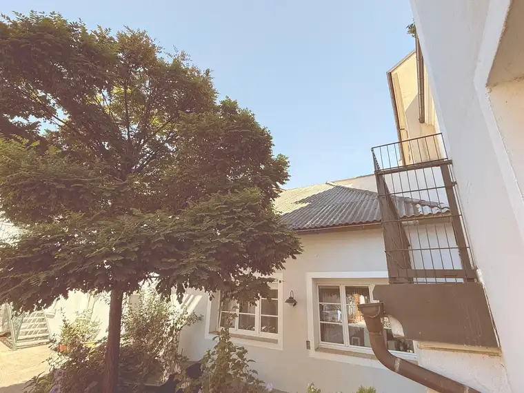 Exklusive 92 m² Altbauwohnung im Hochparterre - generalsaniert mit Balkon, Dachboden &amp; Garagenoption in 4020 Linz
