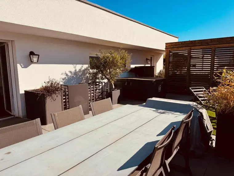 Exklusives Penthouse in St. Martin (4050) mit hochwertiger Ausstattung, großzügiger Dachterrasse inkl. Whirlpool und Außendusche