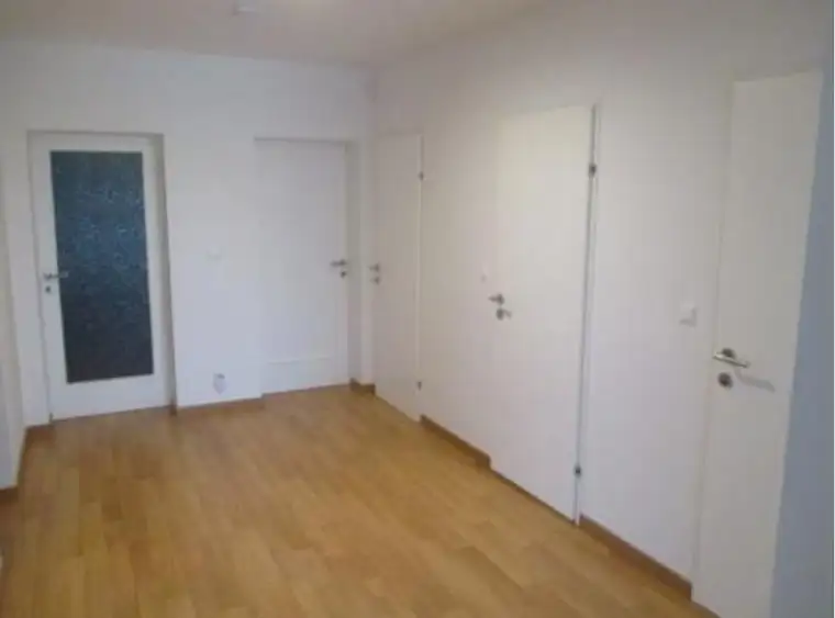 Geräumige 4-zimmerwohnung in einem Zweifamilienhaus